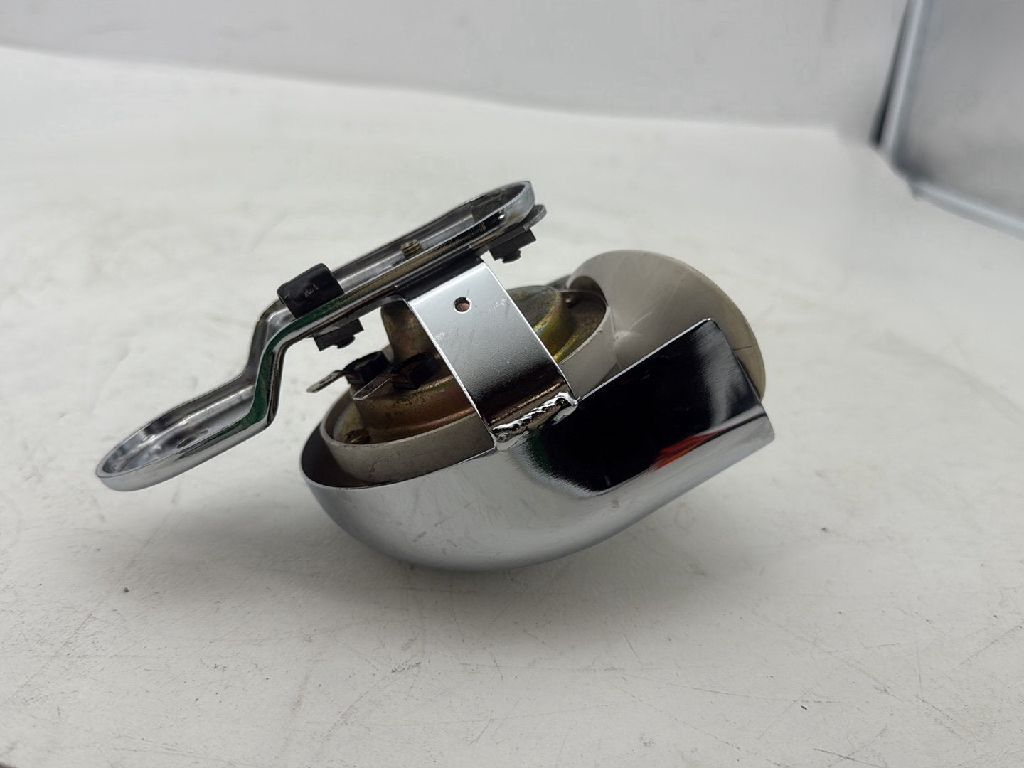1995 Harley Touring FLHTCI Electra Glide Classic OEM Horn Signal Klaxon Chrome Cover