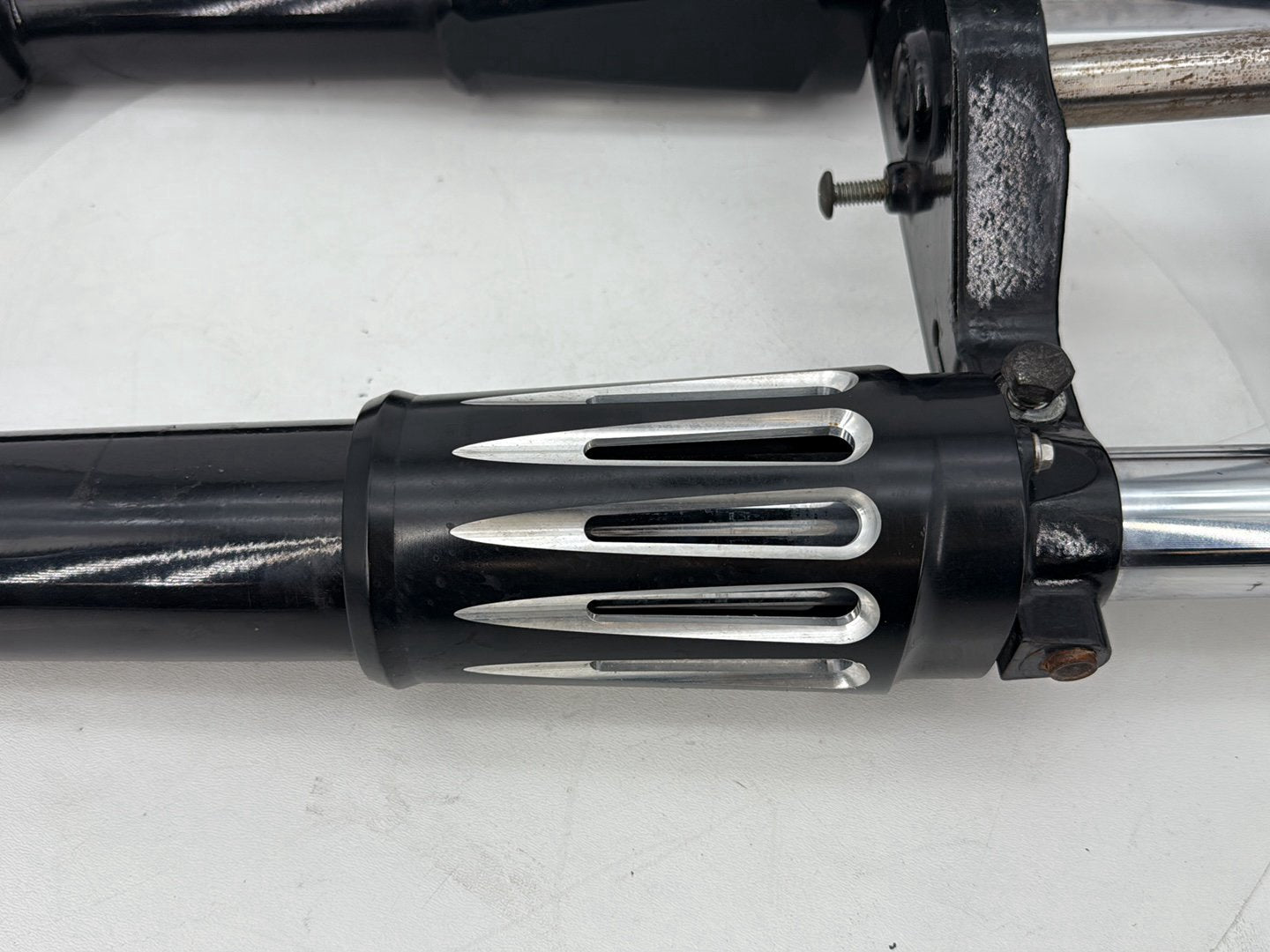 1999 - 2006 Harley-Davidson Touring Electra Glide Front Triple Tree Set & LH RH Fork Legs Sliders 	45446-87A