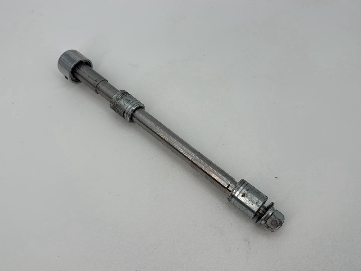 1999 - 2006 Harley-Davidson Dyna Wide Glide Front Wheel Axle Bolt Shaft 43346-83B