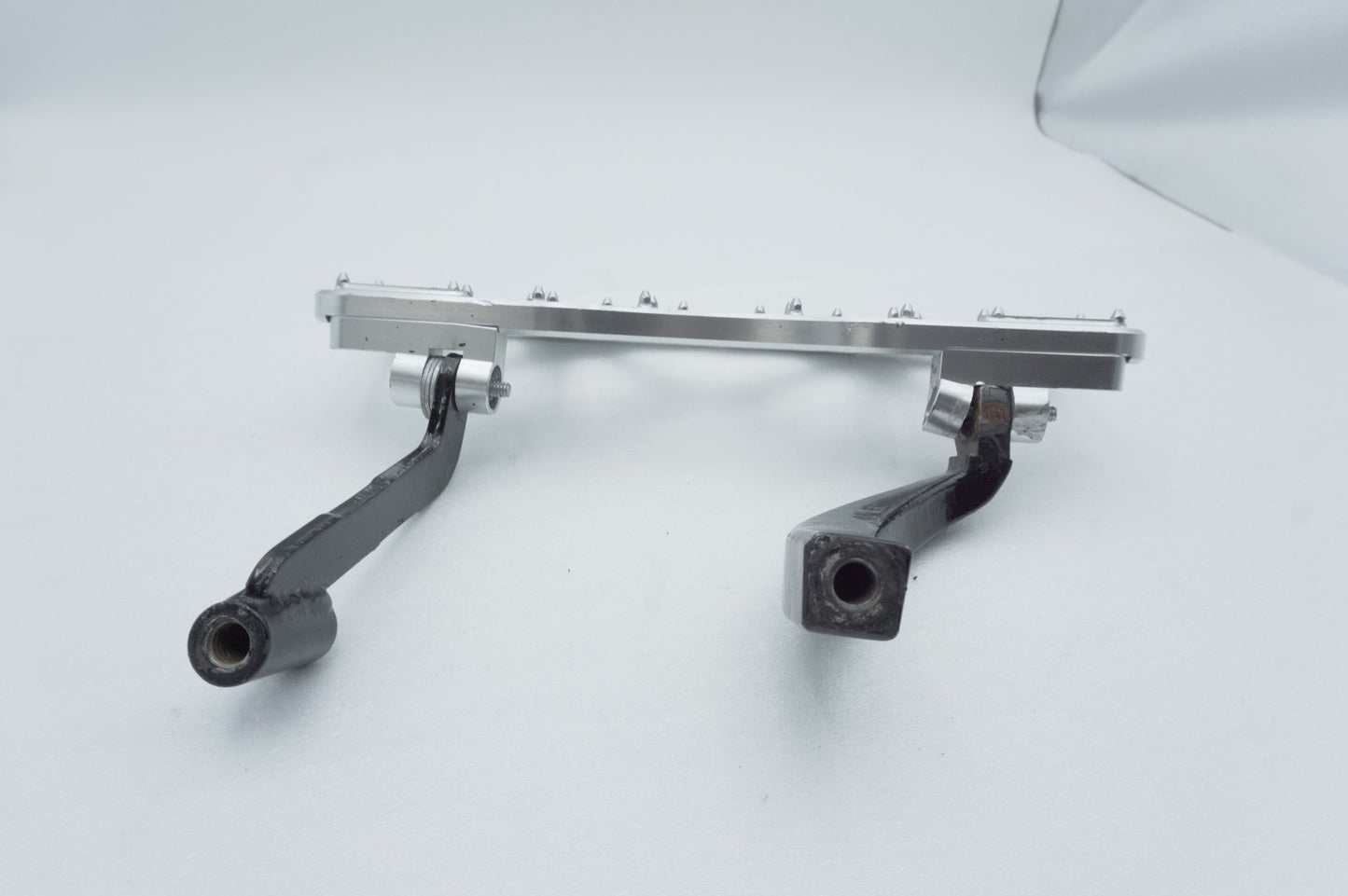 1999 - 2006 Harley-Davidson Touring Electra Glide Right Driver 1 Floorboard Foot Rest Aftermarket MX Style Wide Billet
