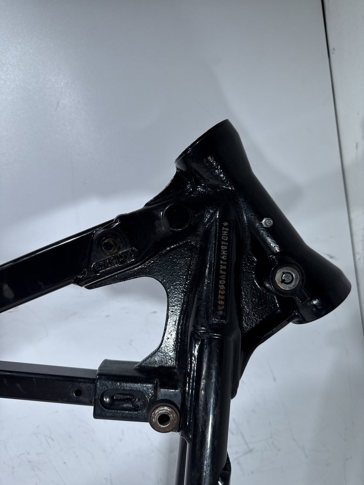2001 Harley Softail Standard FXST OEM Body Main Frame Chassis CLN CLR 47008-00C