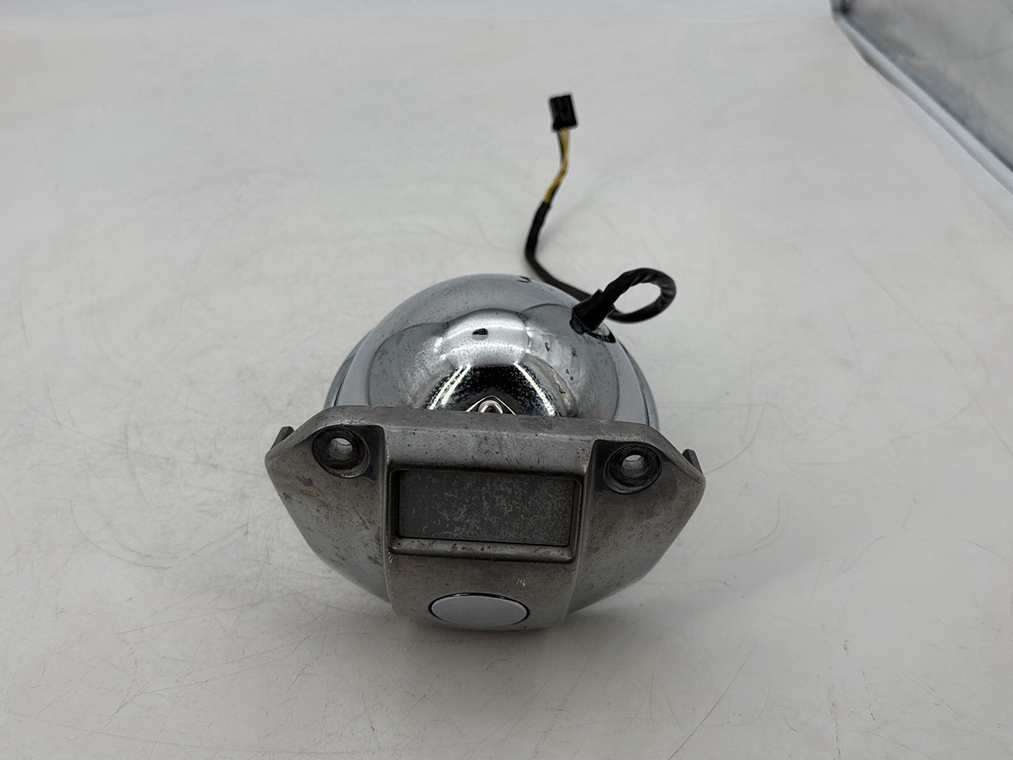 1999 - 2006 Harley-Davidson Dyna Super Glide Headlight Headlamp Head Light Halogen  	69675-05A