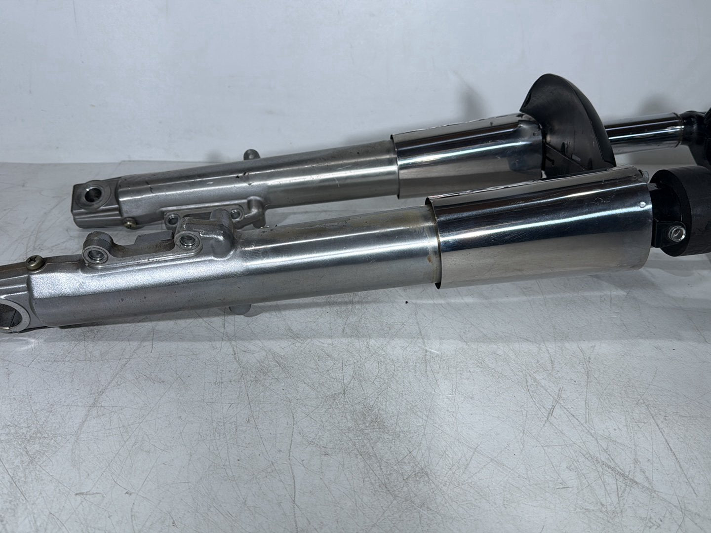 1999 - 2006 Harley-Davidson Touring Electra Glide Classic Front Triple Tree Set & LH RH Fork Legs Sliders  	45435-95