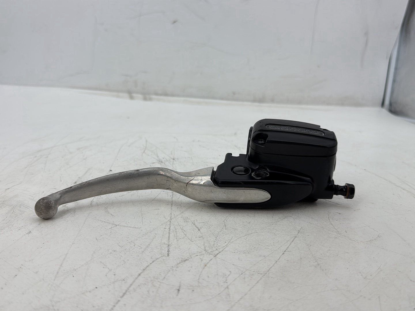 11 Harley Electra Glide Ultra FLHTK OEM Front Right Brake Lever Master Cylinder