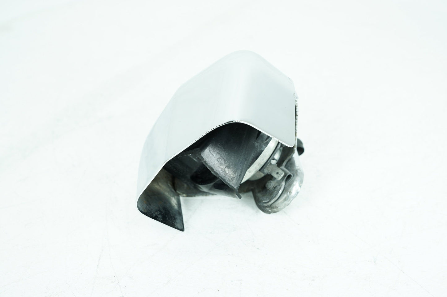 2007 - 2013 Harley-Davidson Touring Electra Glide Horn Signal Klaxon Chrome Cover 69012-93A