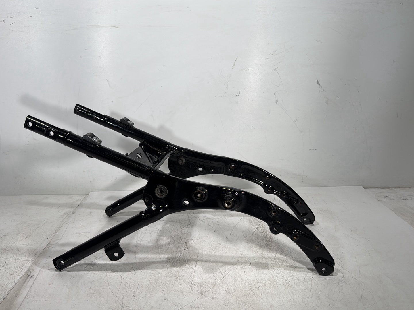 2011 Harley Street Glide Touring FLHX OEM Rear Back Sub Frame Rail Bar 48079-09BHP