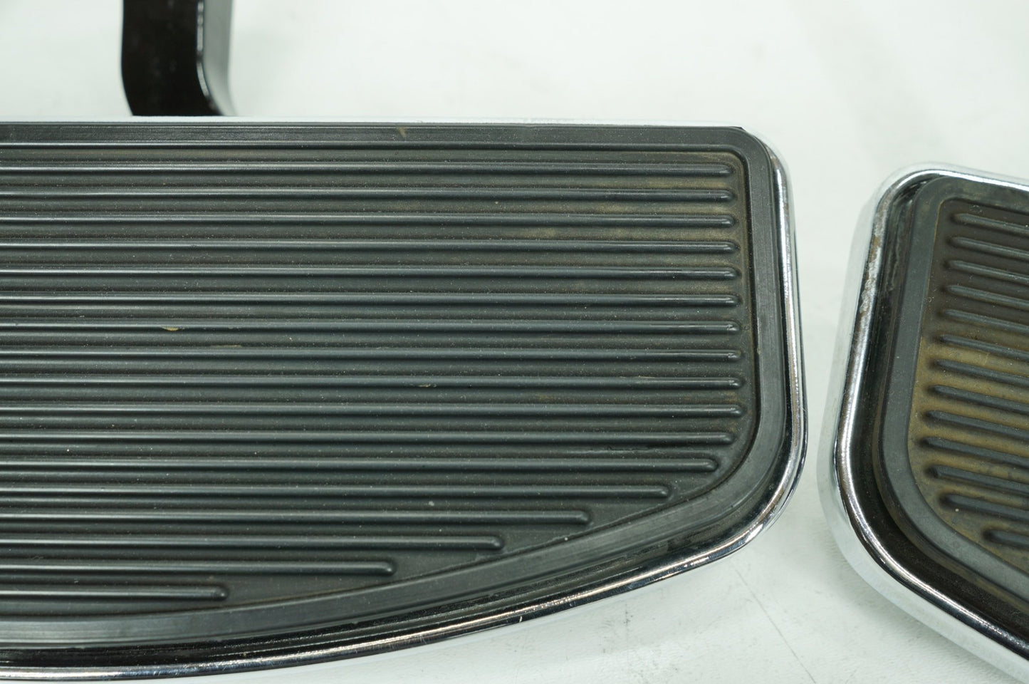2007 - 2012 Harley-Davidson Touring Electra Glide Ultra Left Right Driver & Pass Floorboard Foot Rest 50614-06