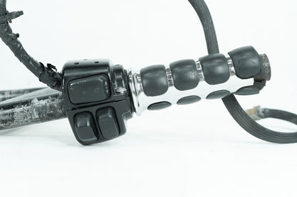 2004 - 2013 Harley-Davidson Sportster Seventy-Two Handlebars & Right Engine Start Kill Switches Controls 56079-93