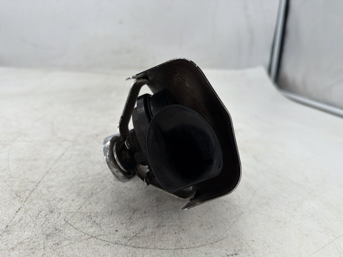 2002 Harley Dyna Wide Glide FXDWG OEM Horn Signal Klaxon Chrome Cover 69012-93A