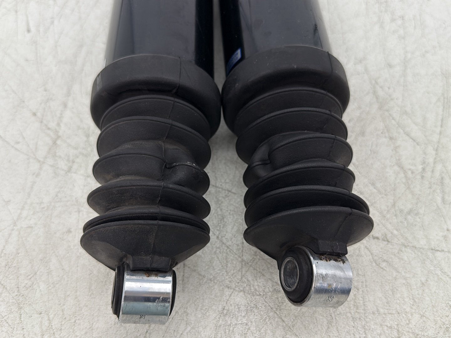 2011 Harley Street Glide Touring FLHX OEM Rear Left Right Shock Absorbers
