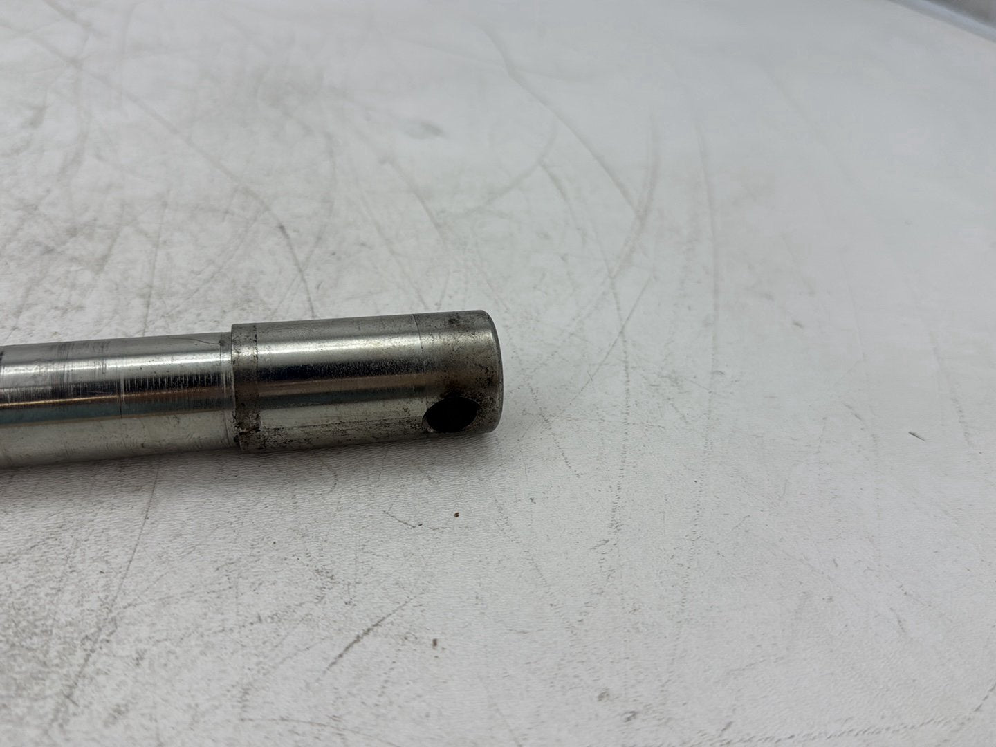 2005 Harley Electra Glide Touring Ultra FLHTCUI OEM Front Wheel Axle Bolt Shaft