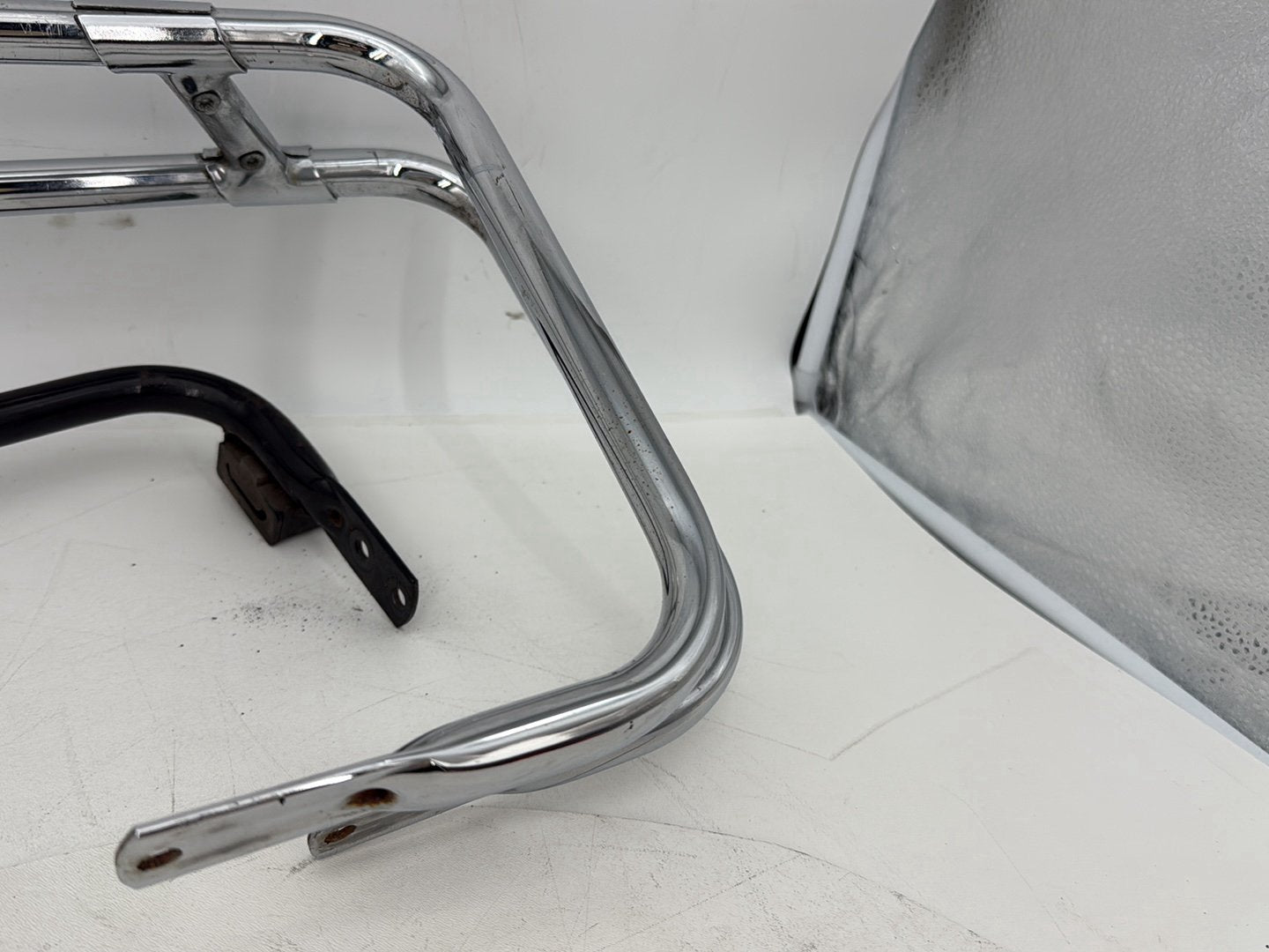 1999 - 2006 Harley-Davidson Touring Electra Glide Rear Right Saddlebag Guard Rails Bar 49193-93