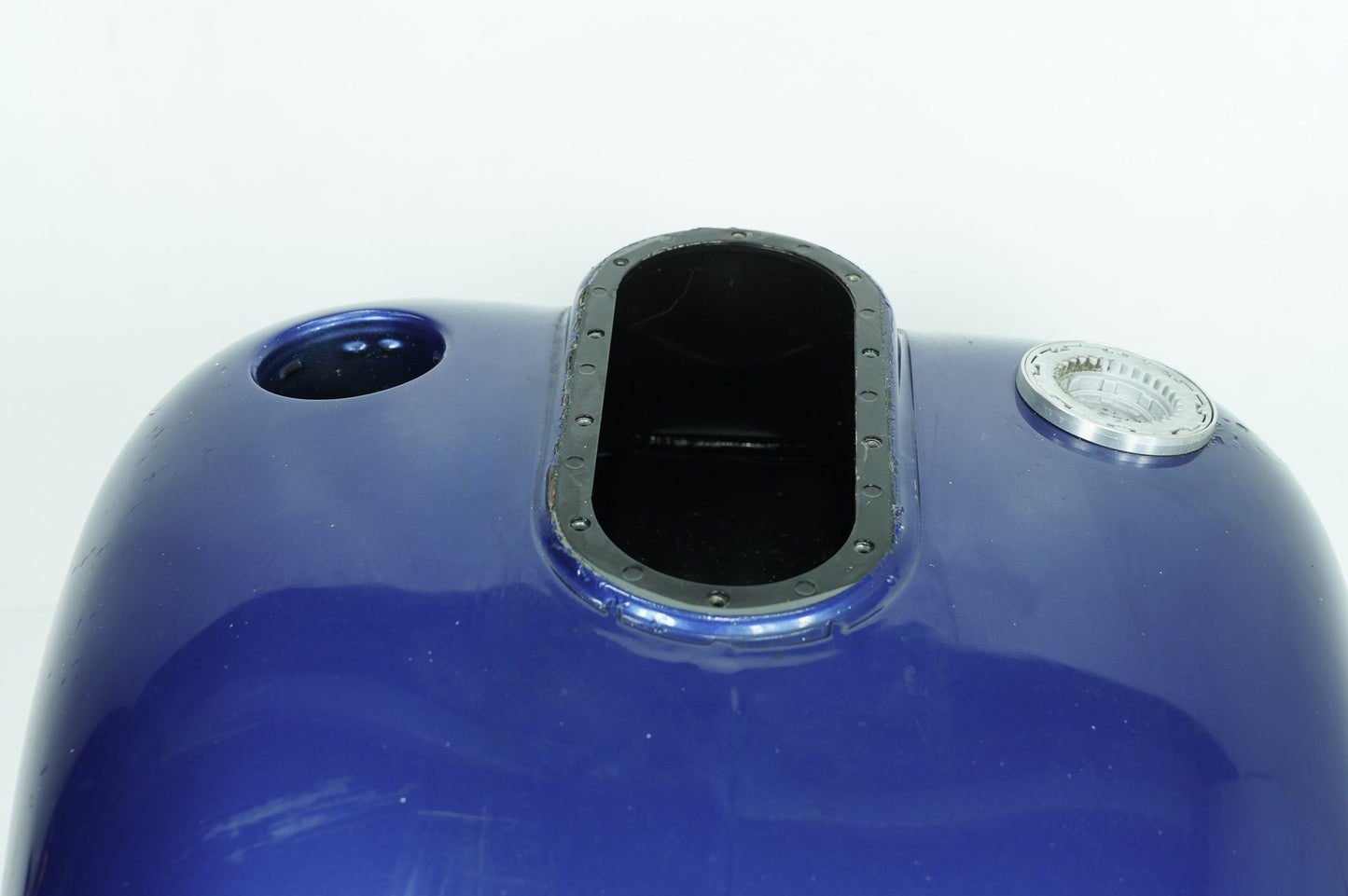 1999 - 2006 Harley-Davidson Touring Road King Fuel Gas Tank Gasoline Reservoir  	61268-03