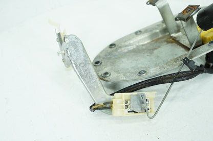 1999 - 2006 Harley-Davidson Dyna Low Rider Fuel Petrol Gas Pump Top Plate Cover  75246-04