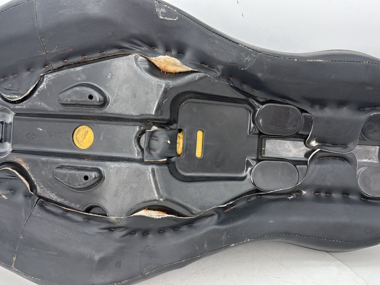 2007 - 2012 Harley-Davidson Dyna Super Glide Passenger Rider Driver Seat Saddle   53077-06