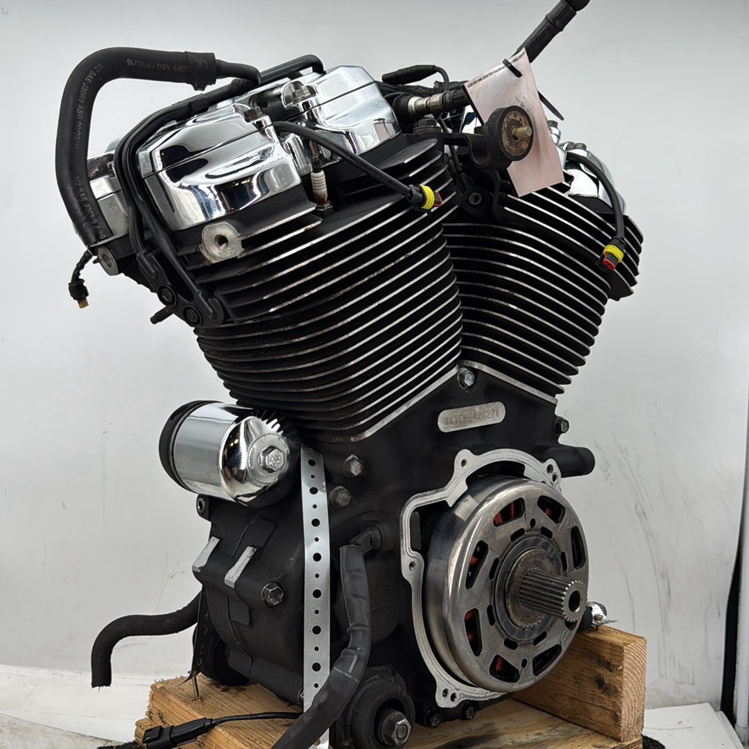 17 Harley Road Glide Touring OEM Milwaukee M8 107 Engine Motor Air Cooled 7 mi.