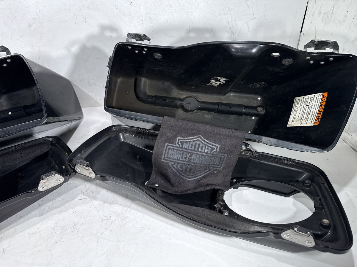 2006 Harley Road King Touring Custom OEM Left Right Saddlebags Luggage NOKey