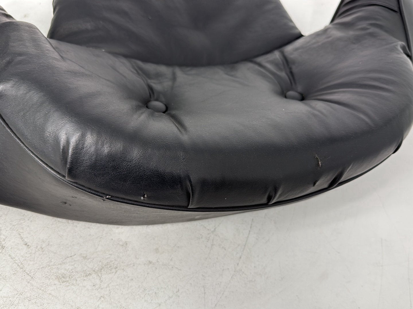 1999 - 2006 Harley-Davidson Touring Electra Glide Classic Rear Passenger Backrest Cushion Pad 52201-97A