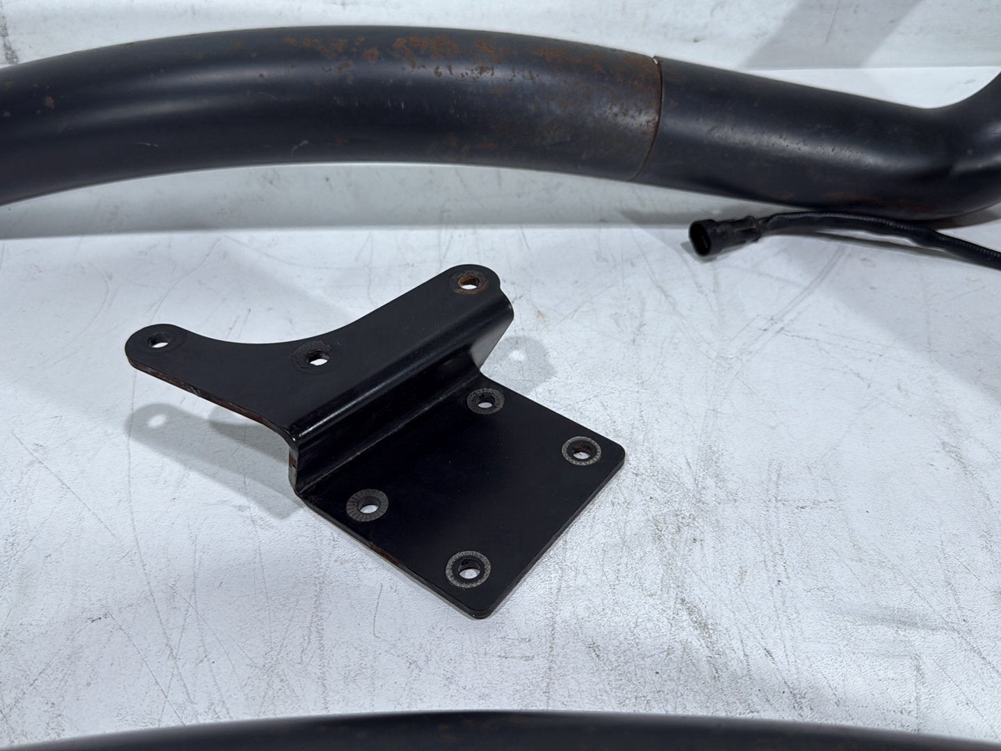 2008 Harley Dyna Fat Bob FXDF Exhaust Header Pipes Vance & Hines w/ Bracket