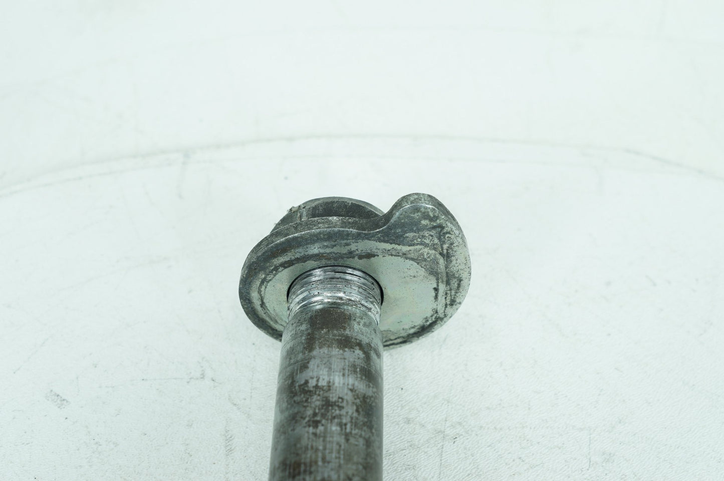 2007 - 2011 Harley-Davidson Touring Electra Screamin Eagle Rear Wheel Axle Bolt Shaft 41056-02