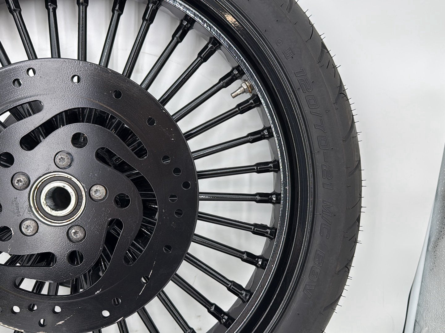 1999 - 2006 Harley-Davidson Touring Electra Glide Front Wheel Rim Tire 120/70-21 М/С 68V