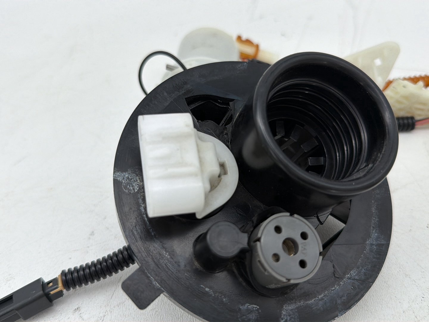 2014 Harley Street Glide Touring FLHXS OEM Fuel Pump Gas Gasoline Petrol Sending
