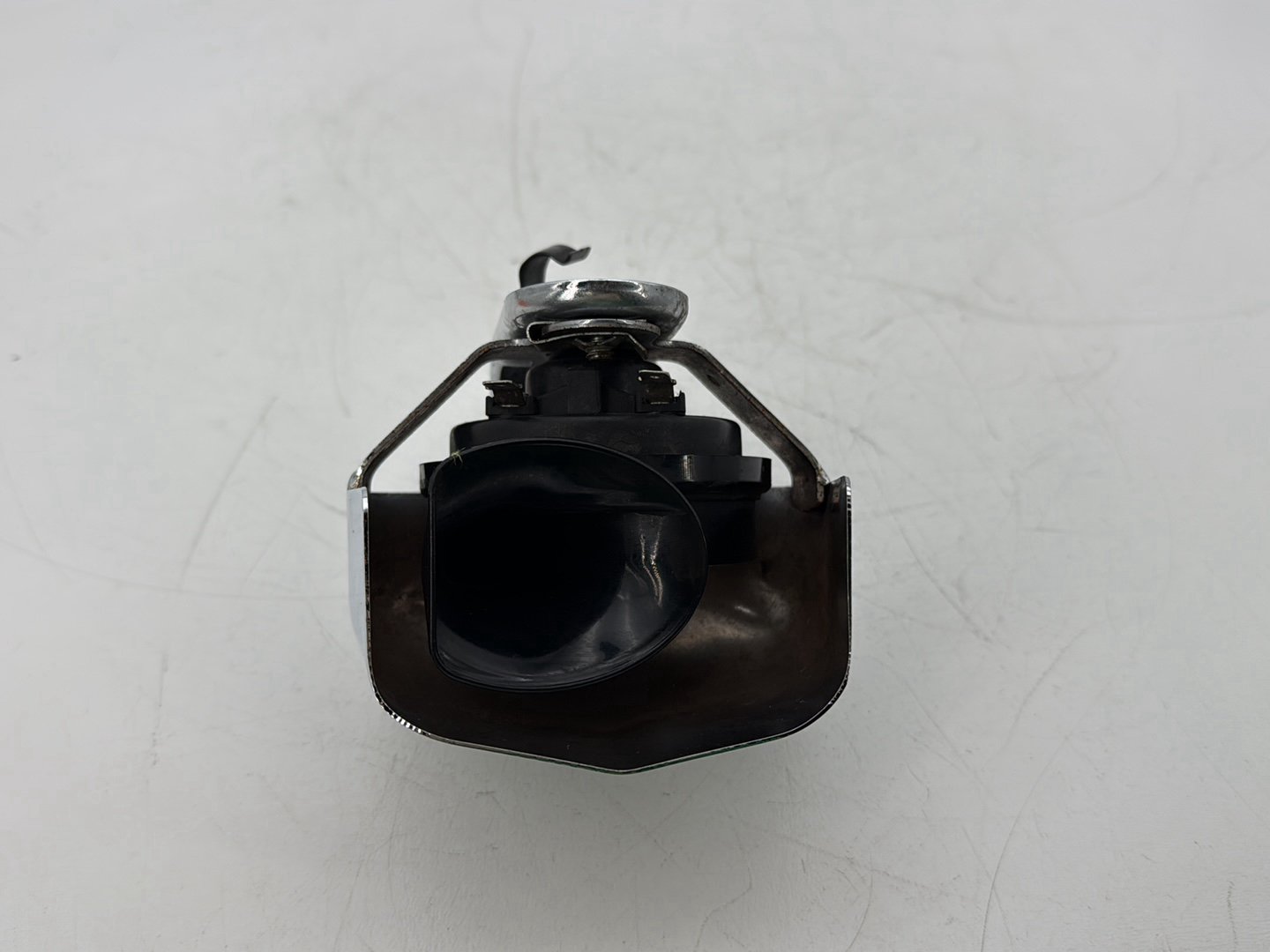 2002 Harley Dyna FXD Super Glide OEM Horn Signal Klaxon Chrome Cover