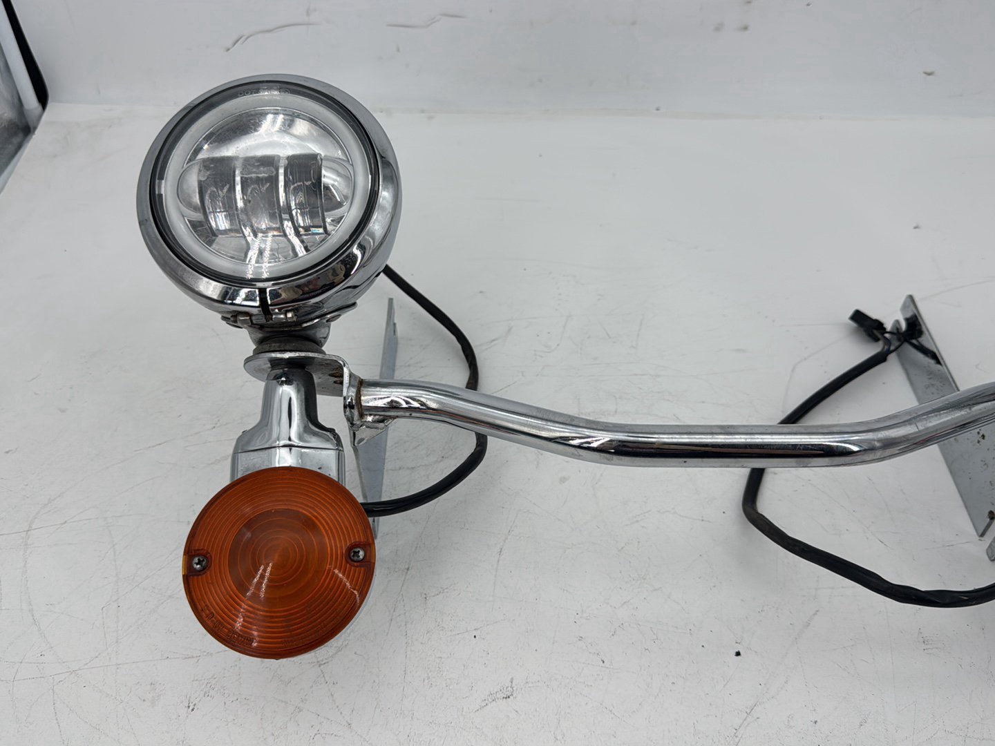 2008 Harley Touring FLHT Electra Glide OEM Front Turn Signal Indicators Aux Light Bar