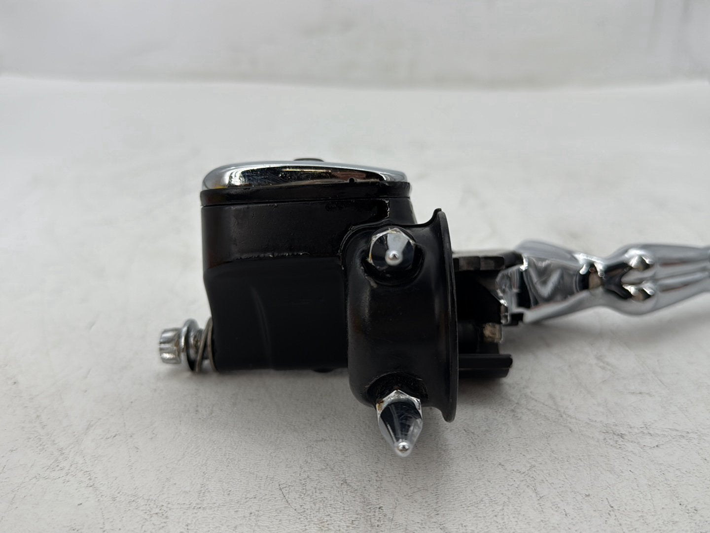 2006 Harley Dyna FXDWGI Wide Glide OEM Front Right Brake Lever Master Cylinder