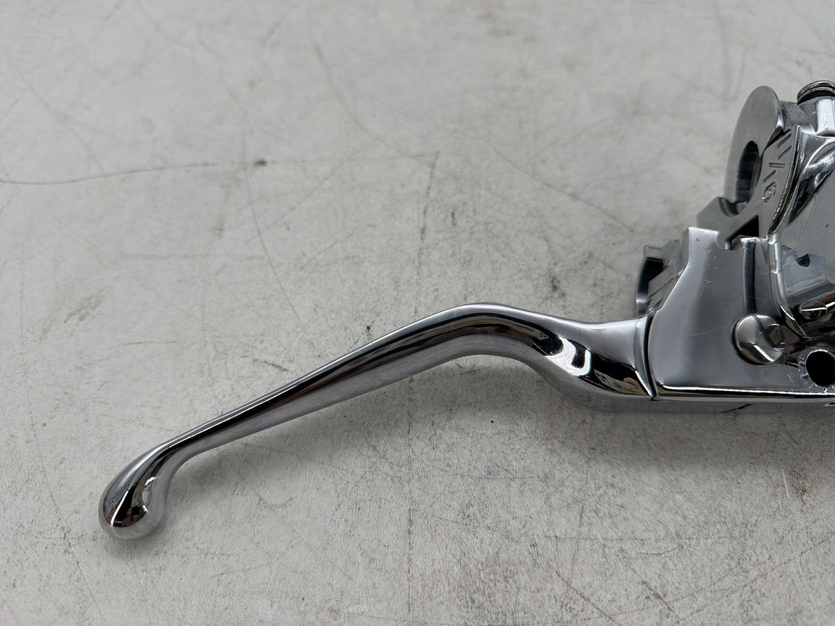 2004 Harley Electra Glide CVO Eagle OEM Front Right Brake Lever Master Cylinder