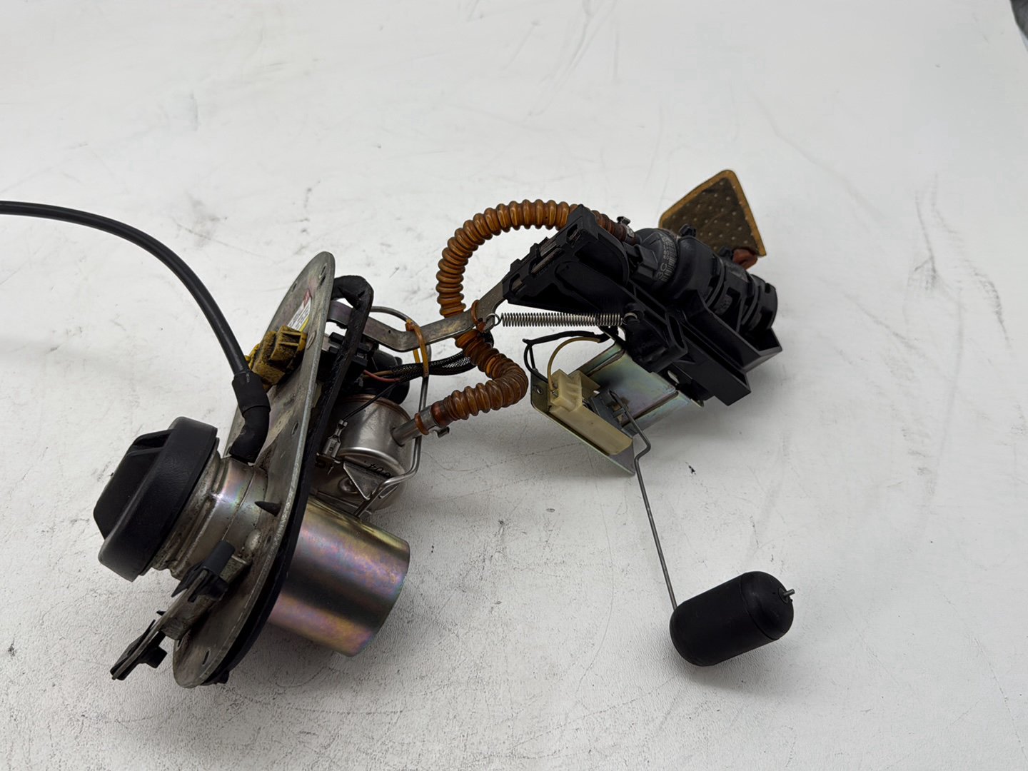 2006 Harley Touring FLHTCI Electra Glide Classic OEM Fuel Pump Gas Gasoline Petrol Sending