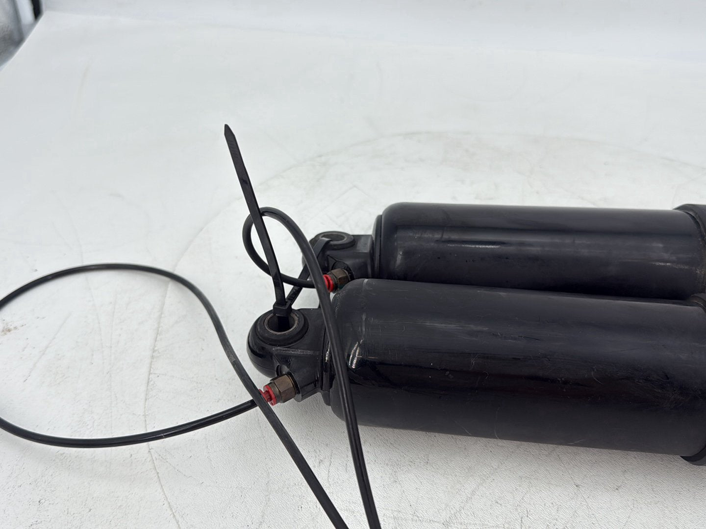 1999 - 2006 Harley-Davidson Touring Electra Glide Rear Left Right Shock Absorbers 54565-97C