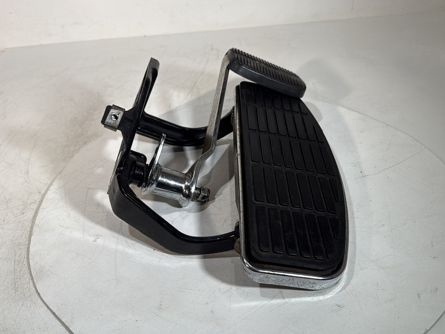1986 - 1998 Harley-Davidson Softail Heritage Classic Right Driver 1 Floorboard Foot Rest 42431-87A , 42407-87C