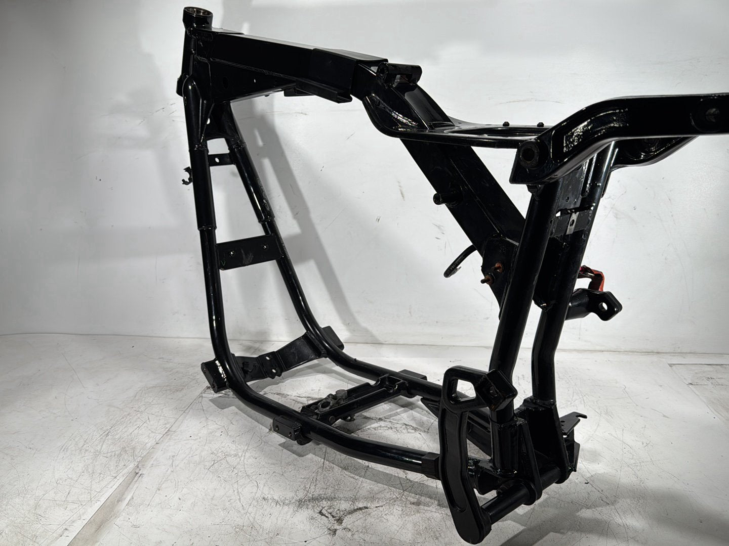 2004 Harley Dyna Super Glide FXDI OEM Body Main Frame Chassis SLVG
