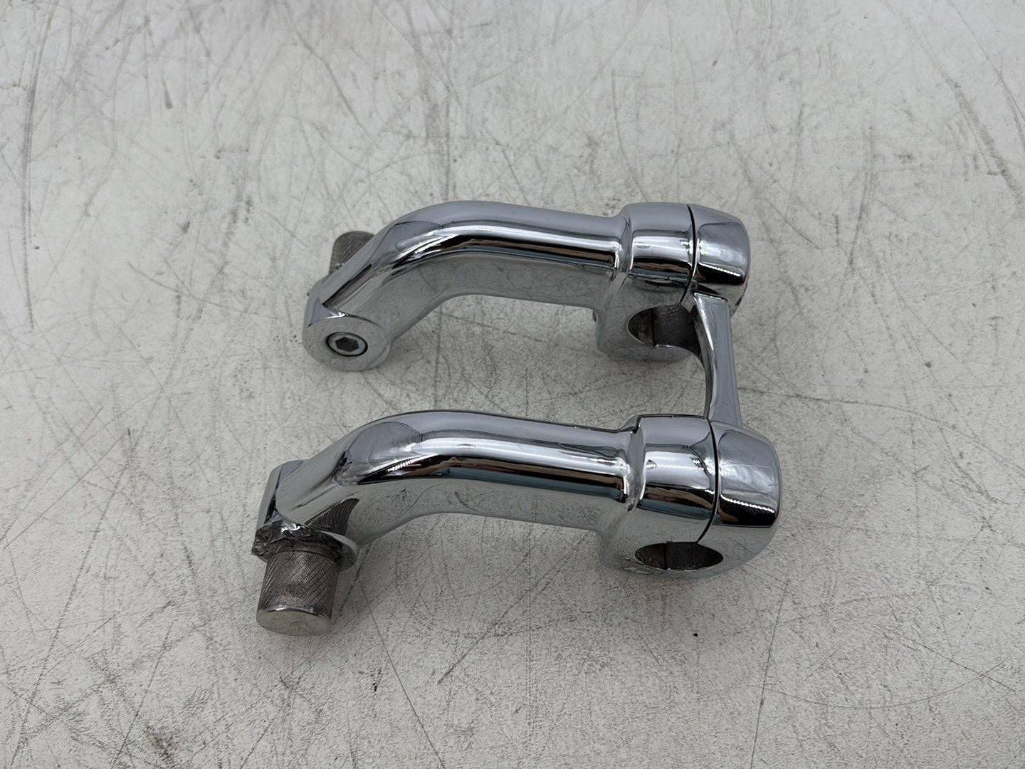 2015 Harley Dyna Low Rider FXDL OEM Front Handlebar Riser Top Clamp Chrome
