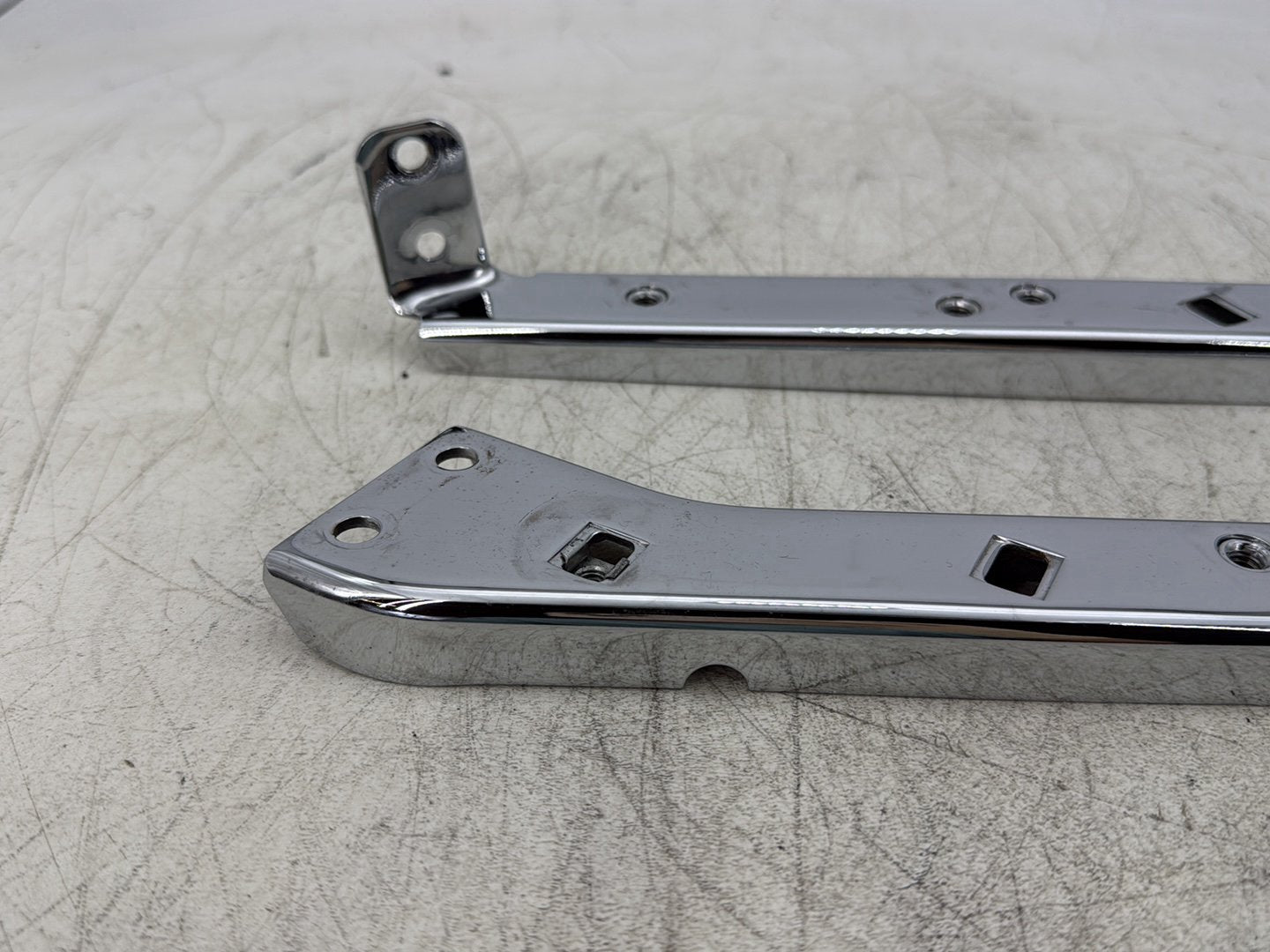 2007 Harley Touring FLHTC Electra Glide Classic OEM Rear Left & Right Saddlebag Fender Support