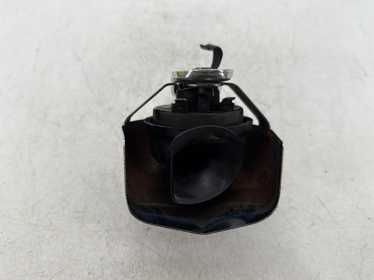 2005 Harley Dyna Super Glide Custom FXDC OEM Horn Signal Klaxon Chrome Cover