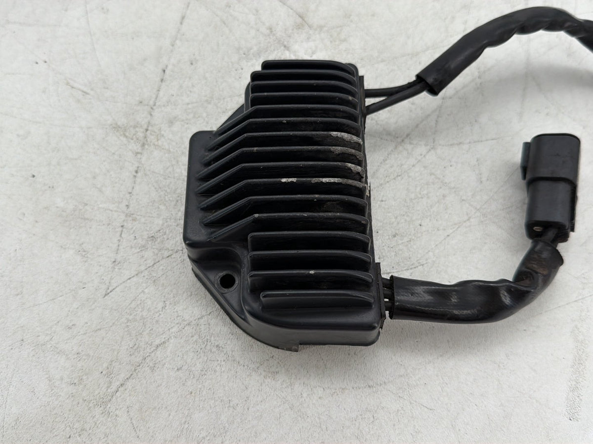 2007 Harley Dyna Street Bob FXDB OEM Voltage Regulator Rectifier