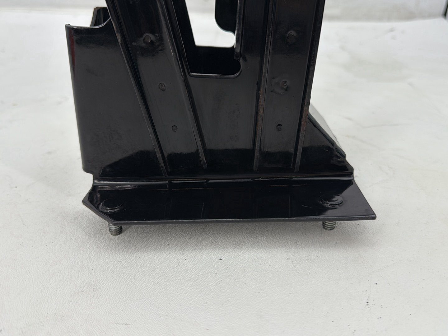 2005 Harley Road Glide Touring FLTRI OEM Inner Fairing Mount Support Bracket