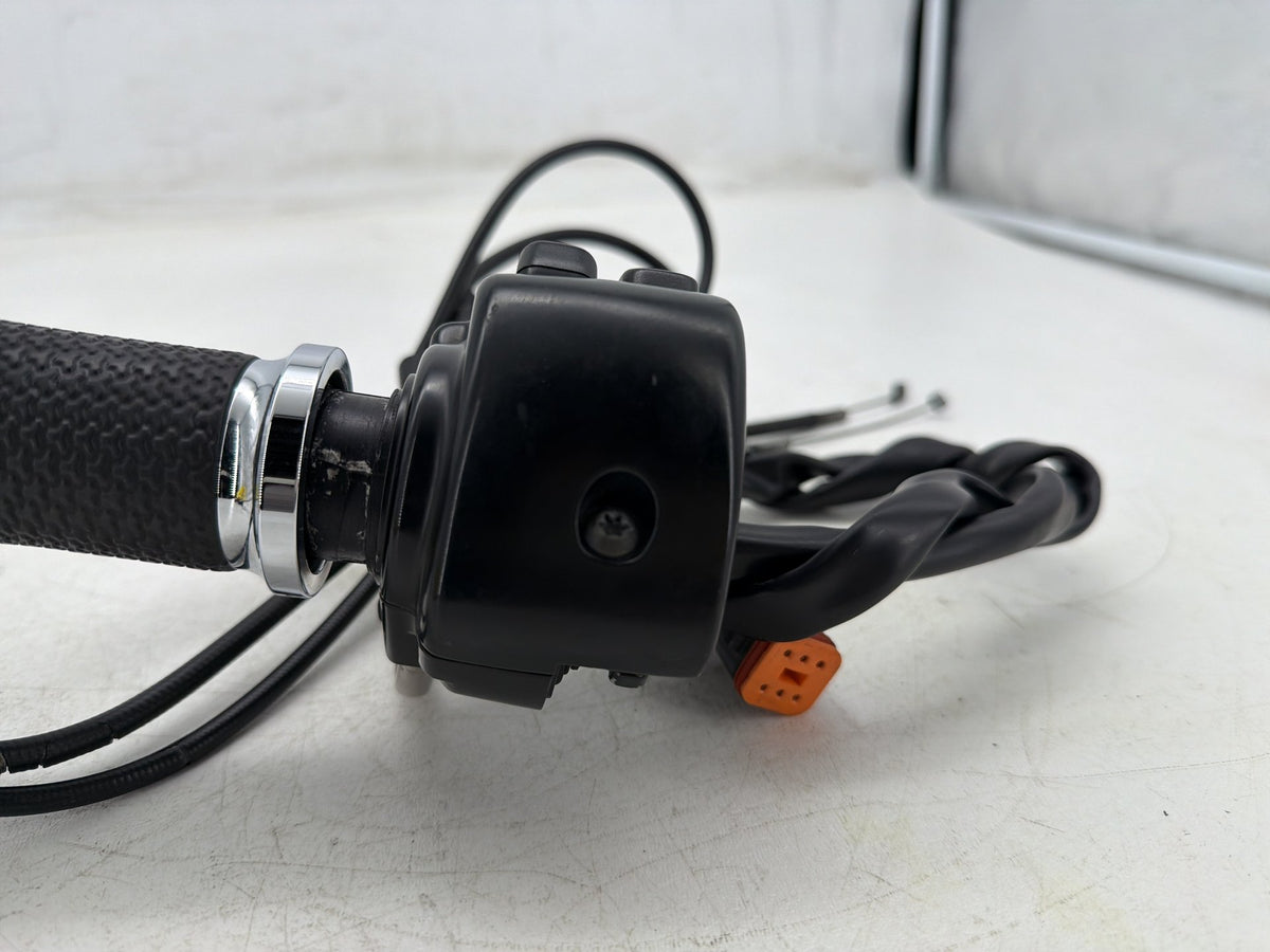 2006 Harley Softail Deuce FXSTDI OEM Right Engine Start Kill Switches Controls