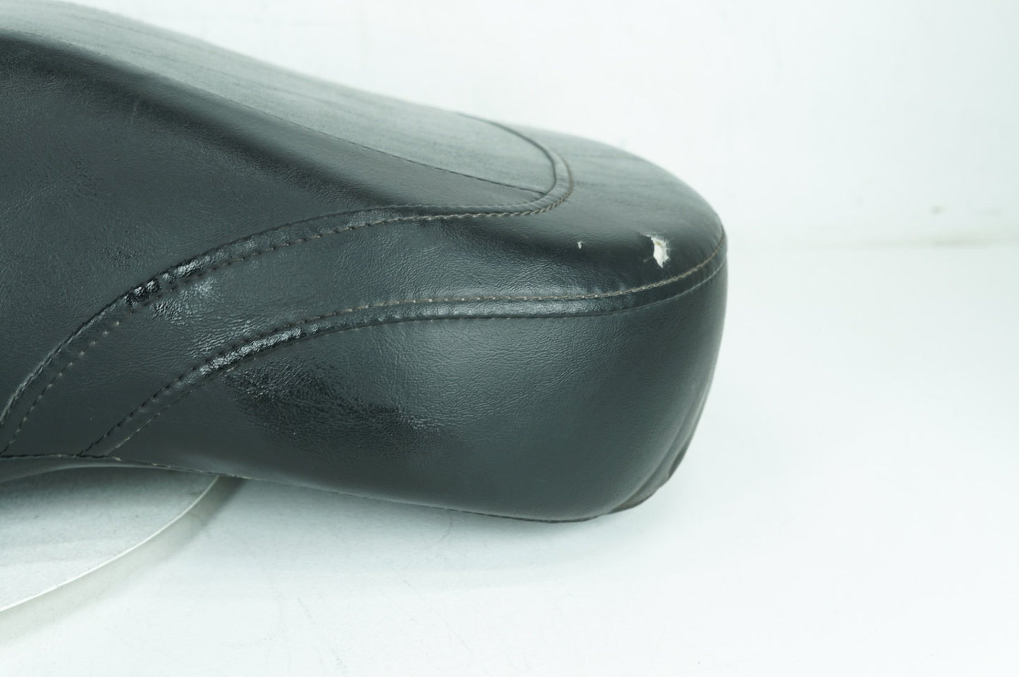 2007 - 2016 Harley-Davidson Dyna Super Glide Passenger Rider Driver Seat Saddle 53079-06