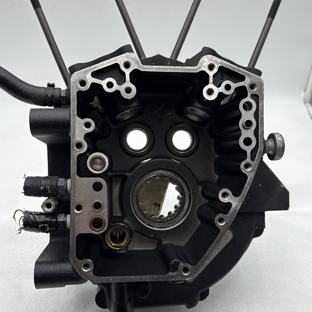 1999 - 2006 Harley-Davidson Touring Electra Glide Classic Crankcase Shaft Engine Motor Cover 24630-03