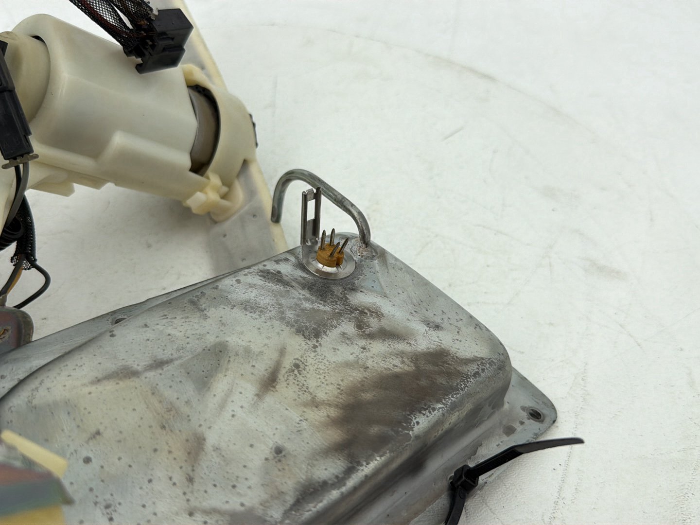 2007 - 2017 Harley-Davidson Dyna Super Glide Custom Gas Gasoline Fuel Petrol Pump Sending 75218-04B