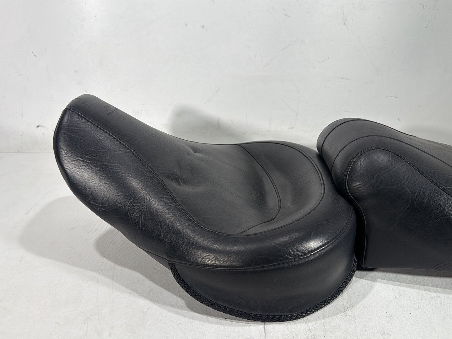 2000 Harley Dyna FXDWG Wide Glide OEM Passenger Rider Driver Seat Saddle