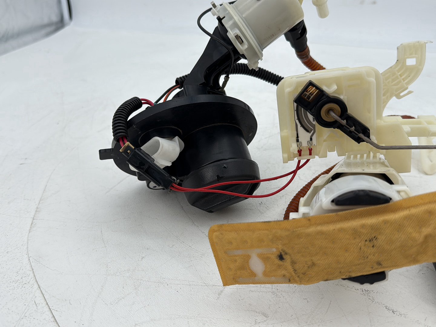 2007 - 2012 Harley-Davidson Touring Electra Glide Ultra Gas Gasoline Fuel Petrol Pump Sending 62908-08