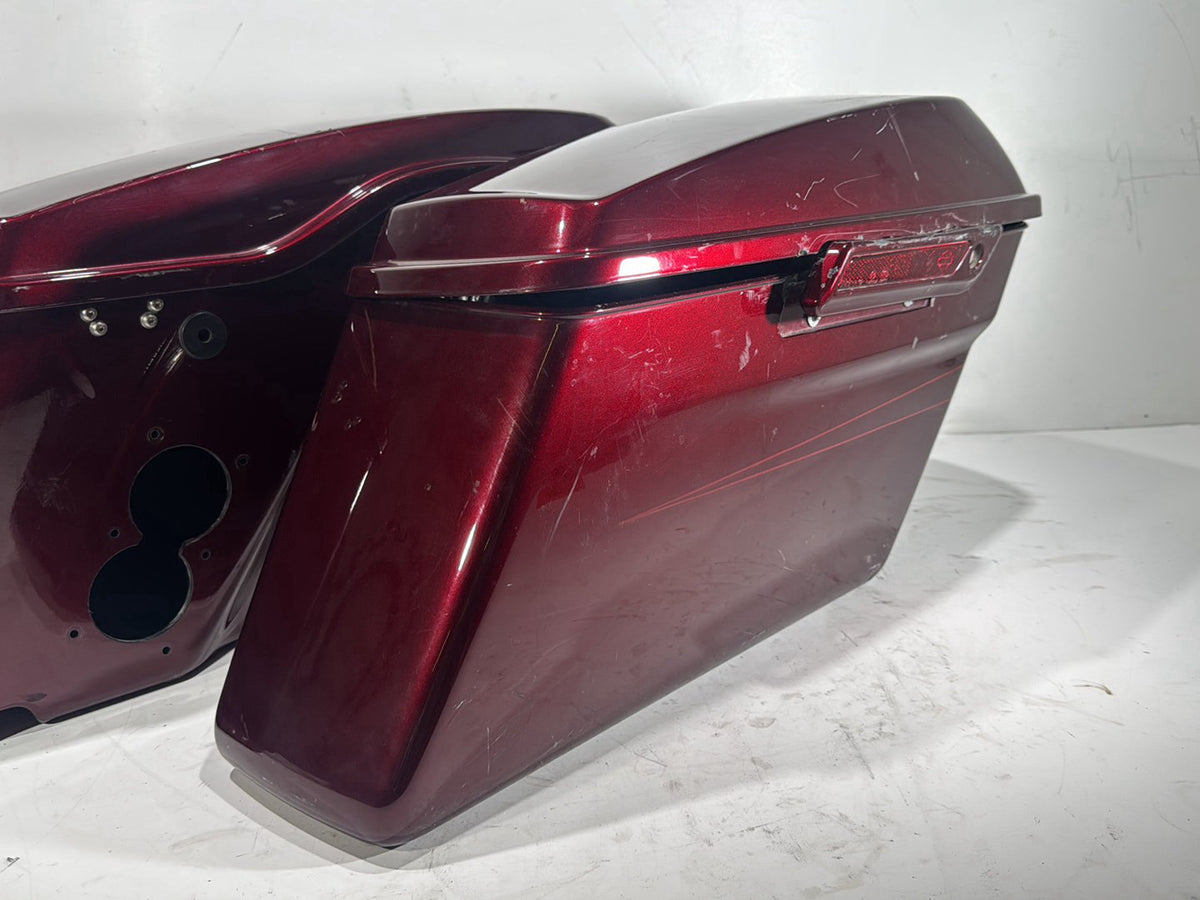 2014 Harley Street Glide OEM Left 1 Saddlebag Luggage NO Key SCRATCHED