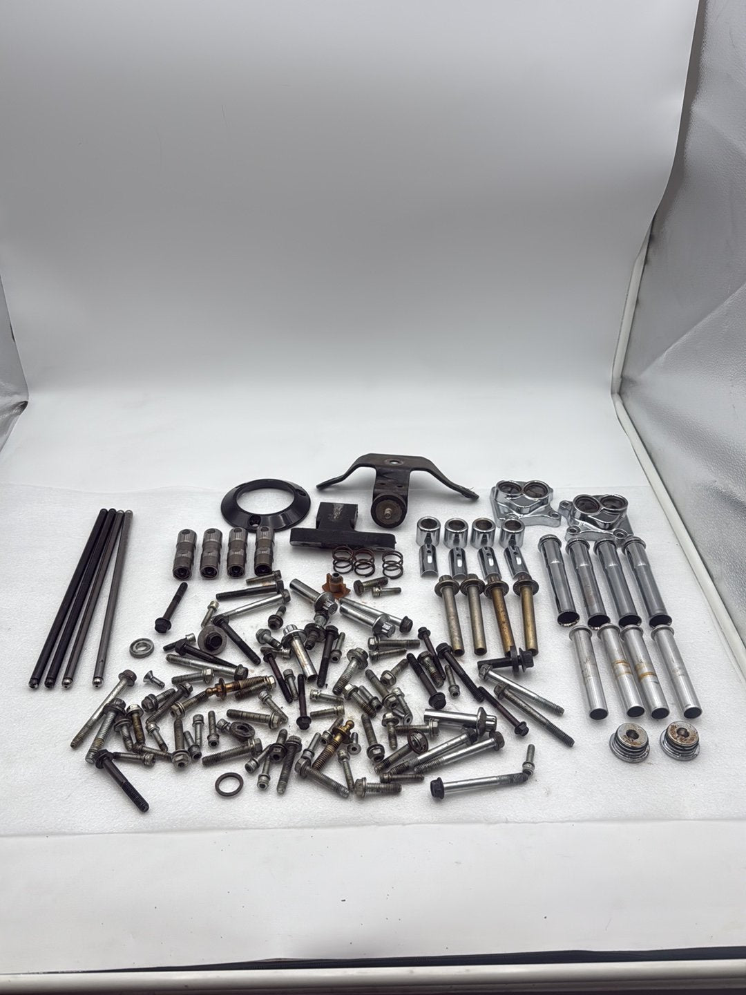 2007 - 2017 Harley-Davidson Dyna Wide Glide Engine Motor Hardware Bolts Brackets Bushing 17939-99