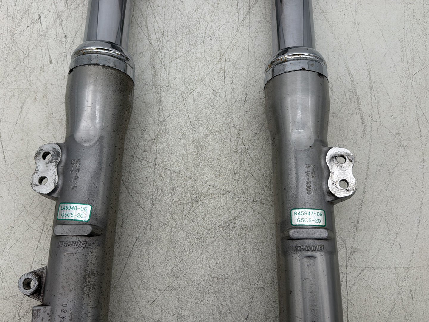 2007 Harley Dyna Street Bob FXDBI OEM Front Triple Tree Set & LH RH Fork Legs Sliders