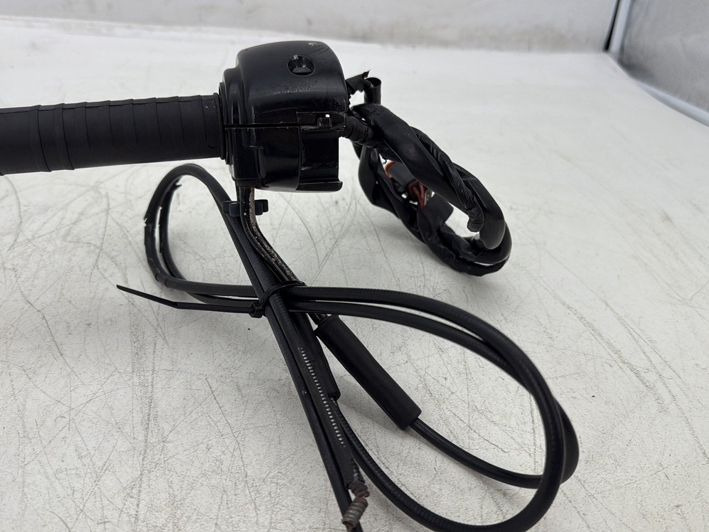 2004 Harley Sportster XL883C 883 Custom OEM Right Engine Start Kill Switches Controls