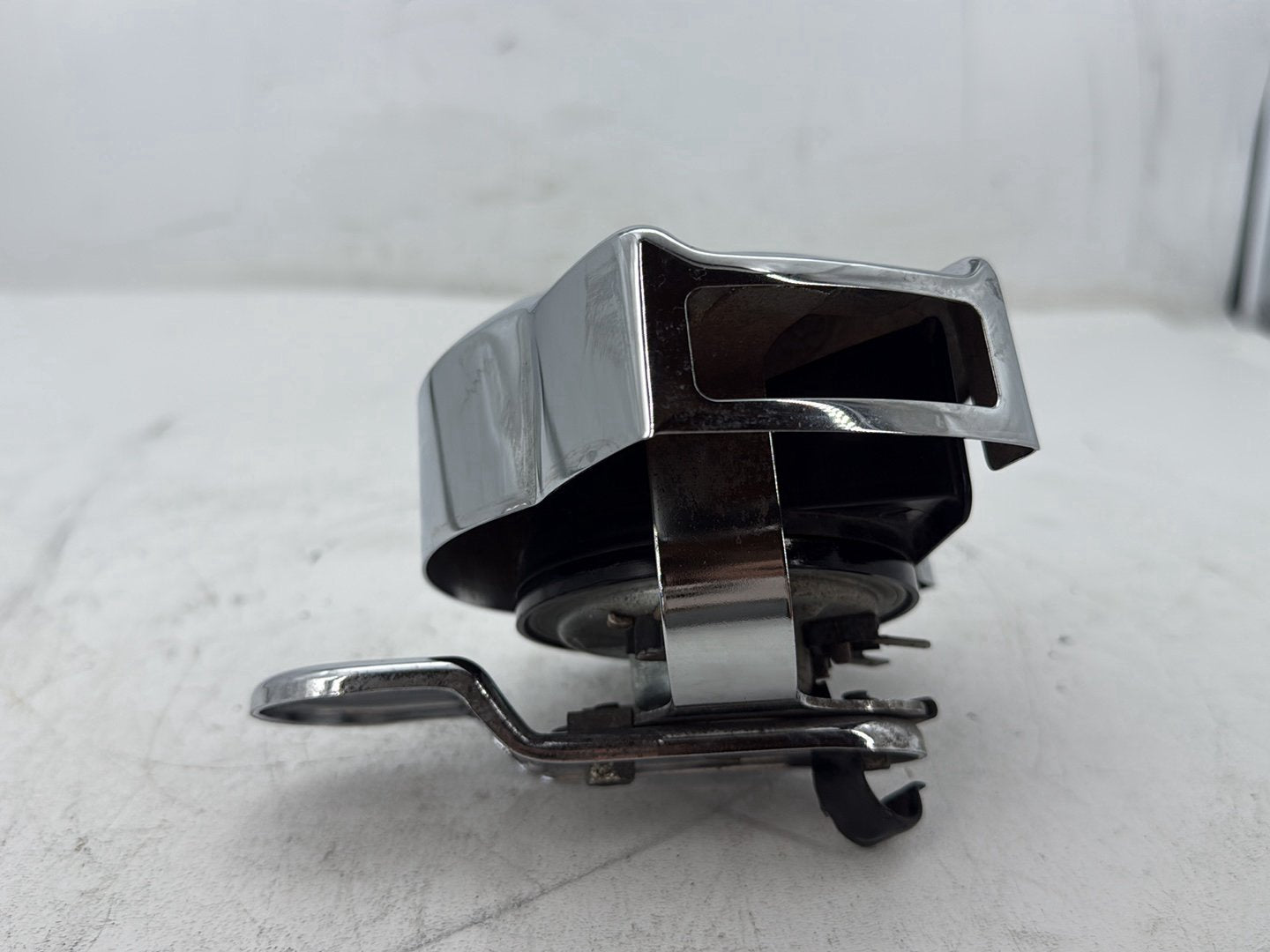 2003 Harley Electra Glide Touring Ultra FLHTCUI OEM Horn Signal Klaxon Chrome Cover